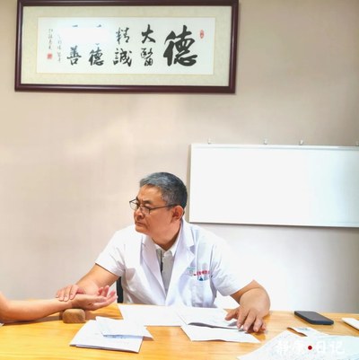 “泡沫尿”是肾病信号，这种情况不算