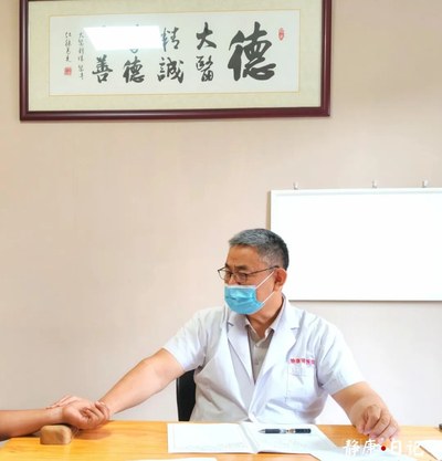 腿上过敏长斑1年查出肾病，普通过敏和过敏